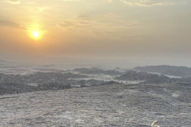 4 Hours Charming Moon Valley Hike Experience in Jeddah - The trail reality: normal hike, but the top has tricky spots