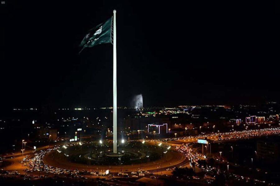 Al Balad Old Town Tour in Jeddah Historical City - Pickup, the Jeddah Flagpole Pass-By, and Getting Oriented Fast