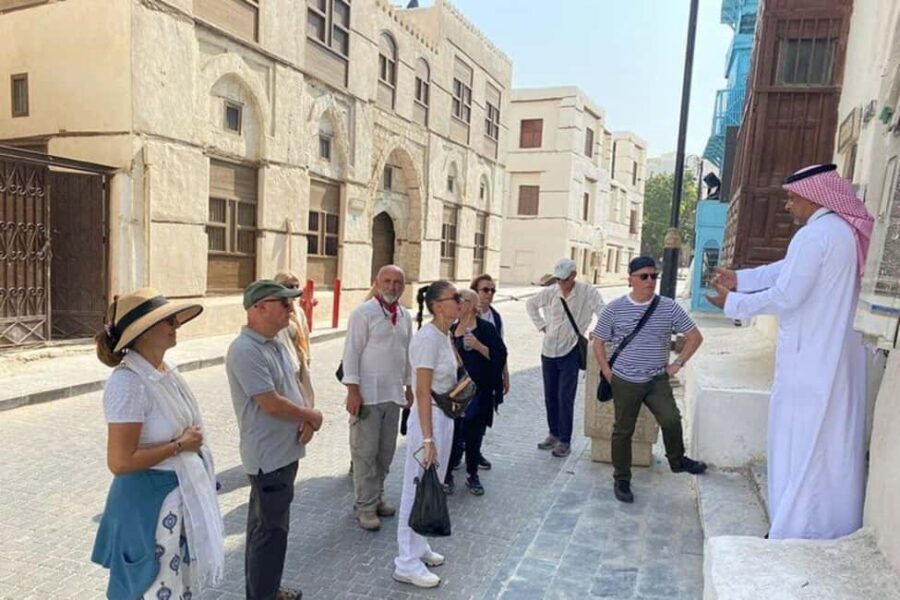 Al Balad Old Town Tour in Jeddah Historical City - Photo Stop Time: When 30 Minutes Changes How You Remember the Street
