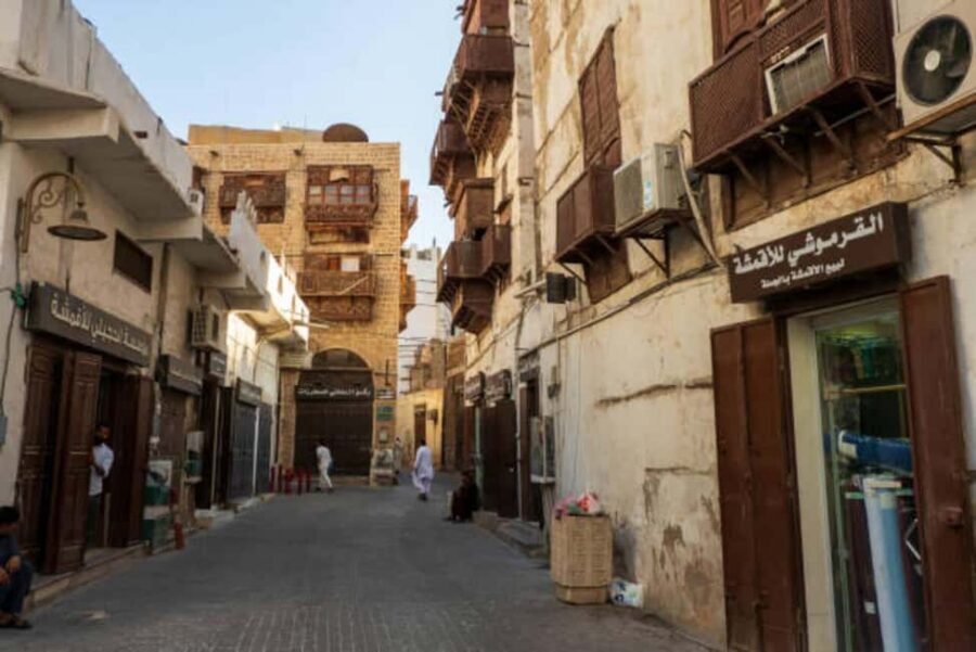 Al Balad Old Town Tour in Jeddah Historical City - Coffee at روشان كافية: A Real Break in the Middle of the Old Town