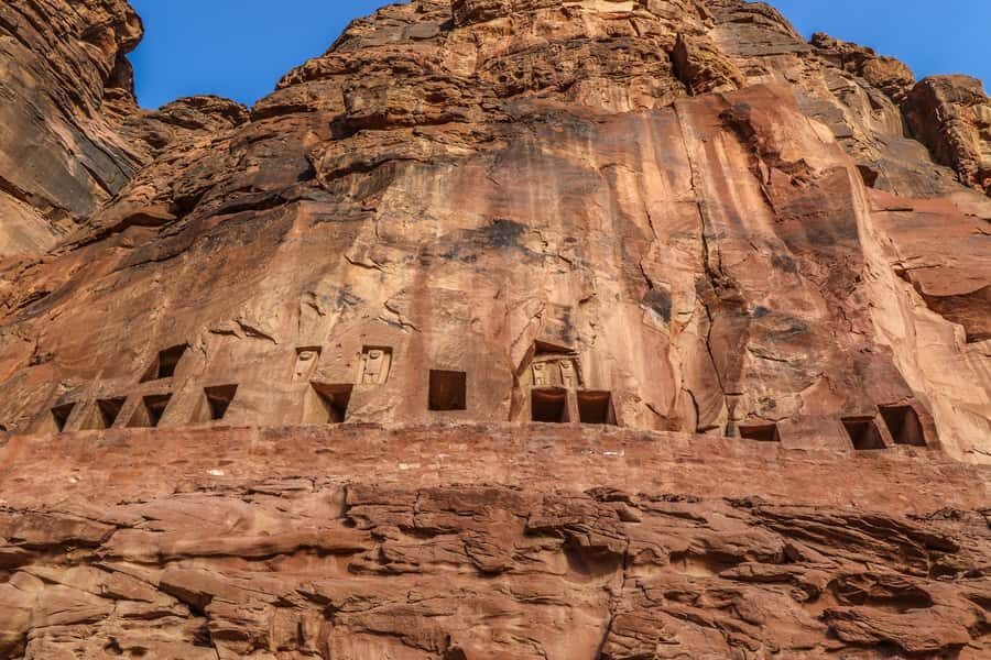 Al-Ula: Dadan & Jabal Ikmah Tour with Optional Pickup - Stop 1: Dadan Ruins and the Feeling of an Excavation Site