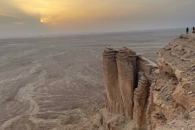 Explore Edge of The World in a Private Trip with Saudi Dinner - Booking window, pickup, and practical timing you should plan around