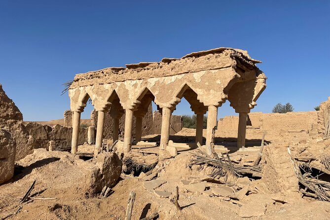 Explore Edge of The World in a Private Trip with Saudi Dinner - Stop 1: Sadus heritage village and the 500-year walking feel