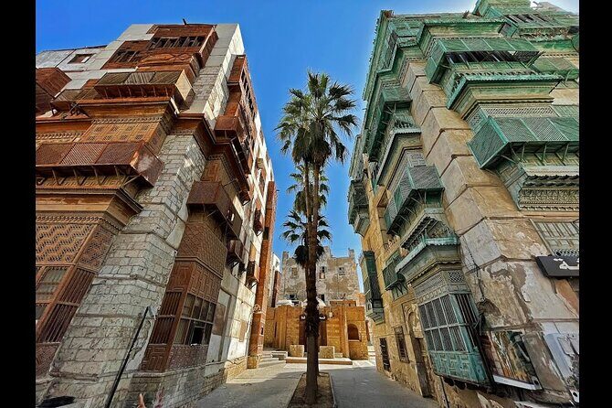 Guided Tour in Jeddah by local woman - Entering Al-Balad: why Bab Jadeed sets the tone