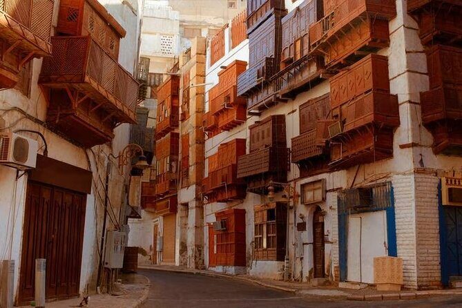 Guided Tour in Jeddah by local woman - A small group walk with Ferial: the value of a 10-person cap