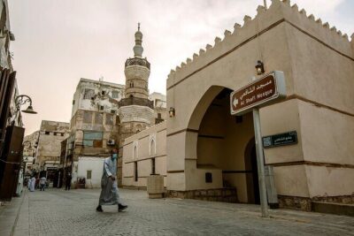 Guided Tour in Jeddah by local woman - Entering Al Balad from Bab Jadeed: How to Make Sense of the Streets