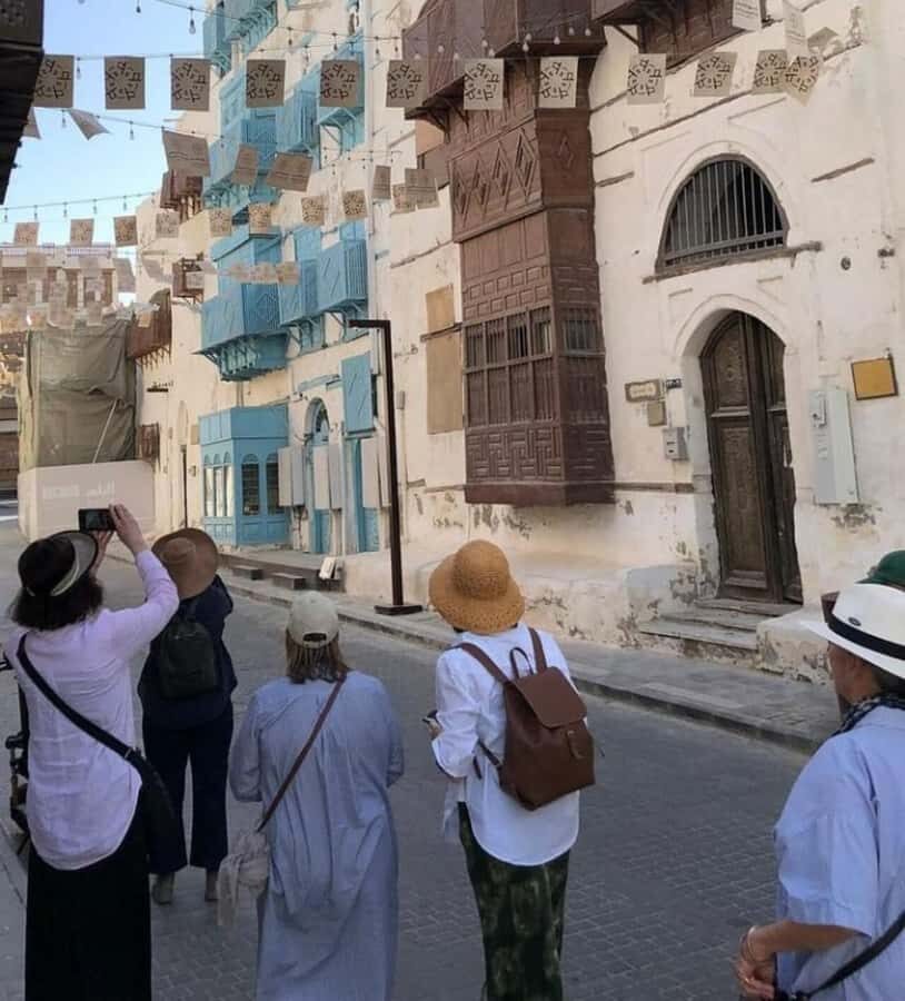 Jeddah: Historic District Tour by a Local licensed Guide - Bab Alfurdhah Start: how you get oriented fast