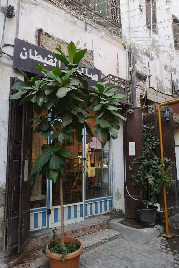 Jeddah: Historic District Tour by a Local licensed Guide - The quick photo-and-detail moments that make the tour feel personal