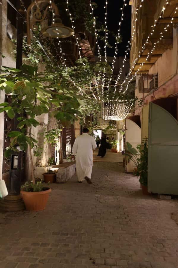 Jeddah: Historic District Tour by a Local licensed Guide - The local café stop: Saudi coffee and sugar cane juice