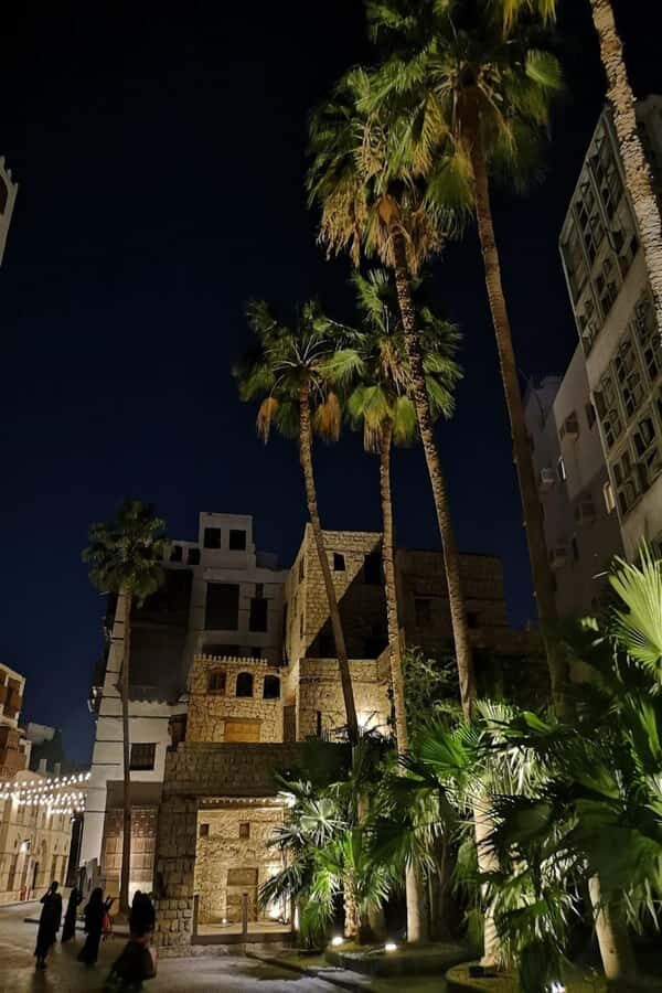 Jeddah: Historic District Tour by a Local licensed Guide - Shafei Mosque: a short stop with big context