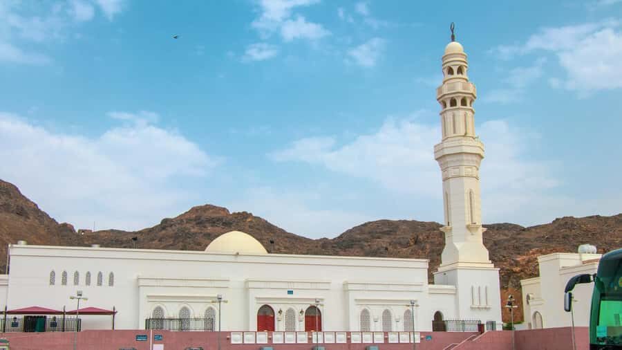 Medina Ziyarats ( Visit Holy Places) - Masjid Al-Jummah: a key stop in the city’s religious rhythm