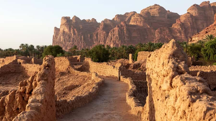Oasis Adventure in Alula - The 3km Oasis Heritage Trail: palms, citrus, and bright clearings