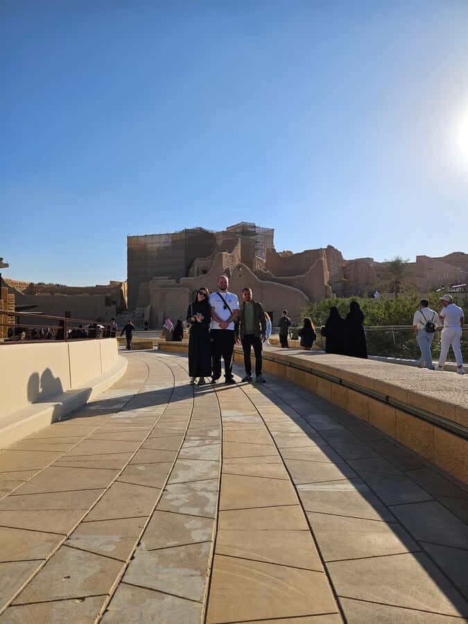 Riyadh: Diriyah, AL Masmak Fortress, AL Murabba Palace Tour - Traditional Saudi hospitality and food: more than a side note