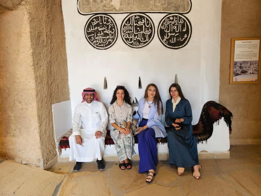 Riyadh: Diriyah, AL Masmak Fortress, AL Murabba Palace Tour - Getting comfortable: airport and hotel pickup in a Chevy Suburban