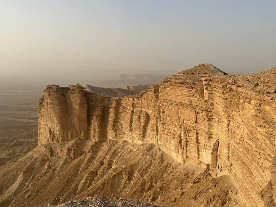 Riyadh: Edge Of The World and Bats Cave Tour by 4x4 - Guides Who Matter: Photo Help, Timing, and English Levels