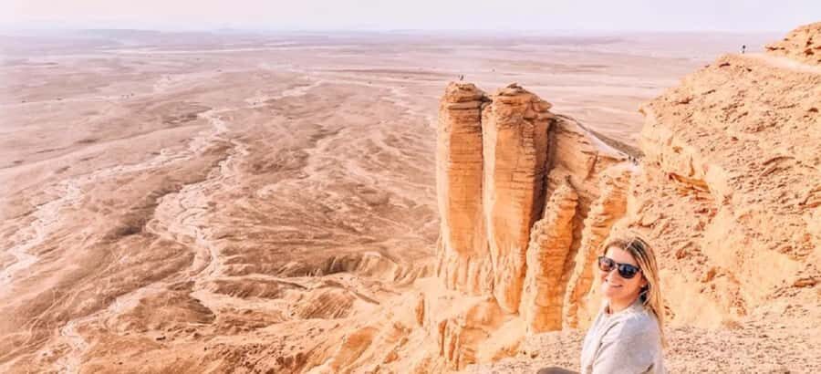 Riyadh: Edge Of The World Tour - The cliff-top moment: a 1,000-foot escarpment and horizon views in every direction