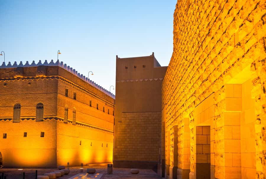 Riyadh: Historical City Full-Day Guided Tour with Transport - Getting to the sights: small group comfort and hotel pickup