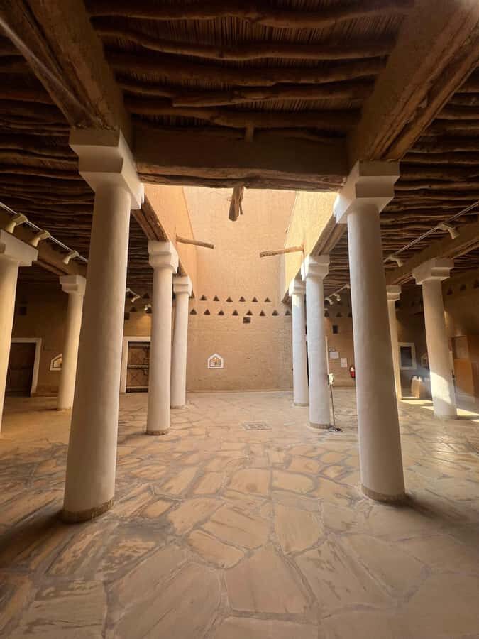 Riyadh: Masmak Fort, Souq AlZal, and Murabba Palace Tour - Souq AlZal antiques and the thrill of old-school shopping